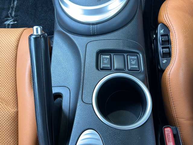 日産 フェアレディ Ｚ バージョンST 静岡県 2017(平29)年 4.8万km プレミアムアルティメイトイエロー 純正ナビ/・AUX/CD/DVD/Bluetooth/ラジオ/主要装備/・バックカメラ　/・ドライブレコーダー　/・ＥＴＣ　/・パワーシート　/・コーナーセンサー　/・シートヒーター　/・ステアリングリモコン　/・オートライト　/・ＬＥＤヘッドライト　/・パドルシフト　/・レザーシート　/・プッシュスタート/・スマートキー/・LEDフォグランプ/・LEDヘッドライト/・純正フロアマット/・純正アルミホイール
