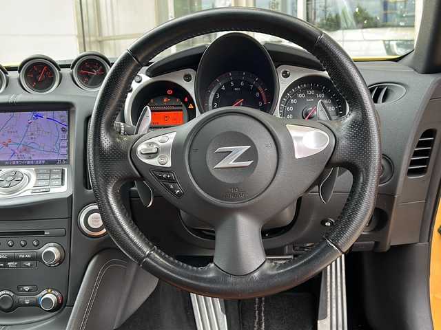 日産 フェアレディ Ｚ バージョンST 静岡県 2017(平29)年 4.8万km プレミアムアルティメイトイエロー 純正ナビ/・AUX/CD/DVD/Bluetooth/ラジオ/主要装備/・バックカメラ　/・ドライブレコーダー　/・ＥＴＣ　/・パワーシート　/・コーナーセンサー　/・シートヒーター　/・ステアリングリモコン　/・オートライト　/・ＬＥＤヘッドライト　/・パドルシフト　/・レザーシート　/・プッシュスタート/・スマートキー/・LEDフォグランプ/・LEDヘッドライト/・純正フロアマット/・純正アルミホイール