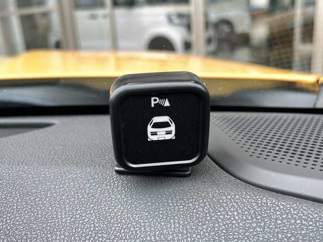 日産 フェアレディ Ｚ バージョンST 静岡県 2017(平29)年 4.8万km プレミアムアルティメイトイエロー 純正ナビ/・AUX/CD/DVD/Bluetooth/ラジオ/主要装備/・バックカメラ　/・ドライブレコーダー　/・ＥＴＣ　/・パワーシート　/・コーナーセンサー　/・シートヒーター　/・ステアリングリモコン　/・オートライト　/・ＬＥＤヘッドライト　/・パドルシフト　/・レザーシート　/・プッシュスタート/・スマートキー/・LEDフォグランプ/・LEDヘッドライト/・純正フロアマット/・純正アルミホイール