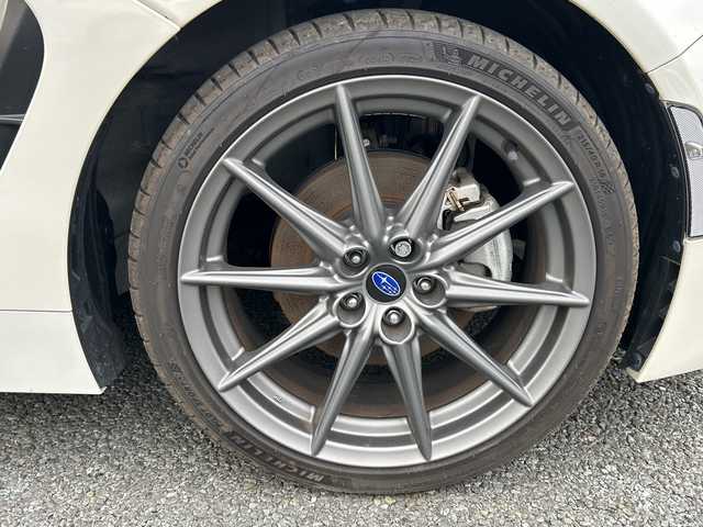 スバル ＢＲＺ S 福岡県 2021(令3)年 0.9万km クリスタルホワイトP オーディオレス車/6速MT/前席シートヒーター/ETC/クルーズコントロール追従なし/オートライト/LEDヘッドライト/電動格納ミラー/オートエアコン/純正フロアマット/純正アルミホイール