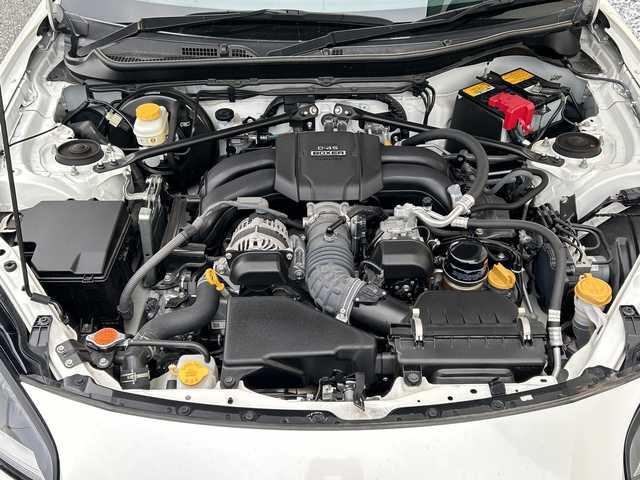 スバル ＢＲＺ S 福岡県 2021(令3)年 0.9万km クリスタルホワイトP オーディオレス車/6速MT/前席シートヒーター/ETC/クルーズコントロール追従なし/オートライト/LEDヘッドライト/電動格納ミラー/オートエアコン/純正フロアマット/純正アルミホイール