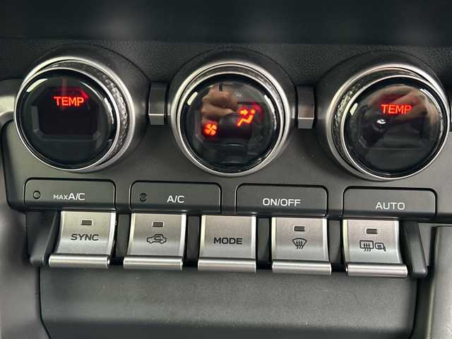 スバル ＢＲＺ S 福岡県 2021(令3)年 0.9万km クリスタルホワイトP オーディオレス車/6速MT/前席シートヒーター/ETC/クルーズコントロール追従なし/オートライト/LEDヘッドライト/電動格納ミラー/オートエアコン/純正フロアマット/純正アルミホイール