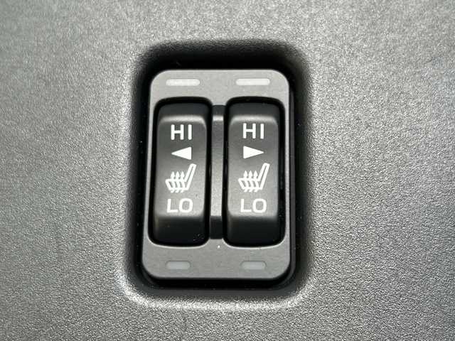 スバル ＢＲＺ S 福岡県 2021(令3)年 0.9万km クリスタルホワイトP オーディオレス車/6速MT/前席シートヒーター/ETC/クルーズコントロール追従なし/オートライト/LEDヘッドライト/電動格納ミラー/オートエアコン/純正フロアマット/純正アルミホイール