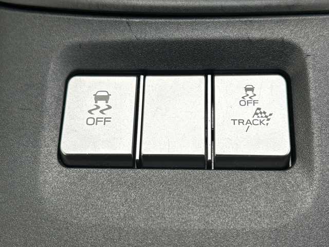 スバル ＢＲＺ S 福岡県 2021(令3)年 0.9万km クリスタルホワイトP オーディオレス車/6速MT/前席シートヒーター/ETC/クルーズコントロール追従なし/オートライト/LEDヘッドライト/電動格納ミラー/オートエアコン/純正フロアマット/純正アルミホイール