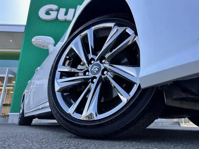 トヨタ クラウン ハイブリッド RS アドバンス 宮城県 2020(令2)年 2.5万km プレシャスホワイトパール セーフティパッケージプラス/・デジタルインナーミラー/・パーキングサポートブレーキ/リアカメラディテクション/・パノラミックビューモニター/ムーンルーフ/AC100V/1500Wコンセント/＝＝＝/セーフティセンス/・プリクラッシュセーフティ/・レーントレーシングアシスト/・レーダークルーズコントロール/・アダプティブハイビームシステム/・ロードサインアシスト/・先行車発進告知機能/・ドライバー異常時対応システム/ブラインドスポットモニター/リアクロストラフィックオートブレーキ/リアクロストラフィックアラート/ヘッドアップディスプレイ/純正12.3インチナビ/・CD/DVD/・Bluetooth/・フルセグTV/ビルトインETC2.0/ドライブレコーダー/レザーシート/シートヒーター/ベンチレーション/パワーシート/ステアリングヒーター/パドルシフト/電動パーキングブレーキ/ブレーキホールド/LEDヘッドライト/シーケンシャルターンランプ/フォグランプ/オートライト/純正18インチAW/純正フロアマット/純正ドアバイザー