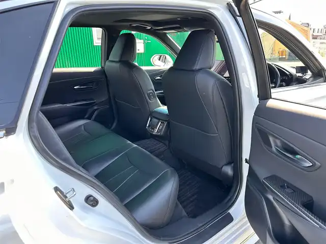 トヨタ クラウン ハイブリッド RS アドバンス 宮城県 2020(令2)年 2.5万km プレシャスホワイトパール セーフティパッケージプラス/・デジタルインナーミラー/・パーキングサポートブレーキ/リアカメラディテクション/・パノラミックビューモニター/ムーンルーフ/AC100V/1500Wコンセント/＝＝＝/セーフティセンス/・プリクラッシュセーフティ/・レーントレーシングアシスト/・レーダークルーズコントロール/・アダプティブハイビームシステム/・ロードサインアシスト/・先行車発進告知機能/・ドライバー異常時対応システム/ブラインドスポットモニター/リアクロストラフィックオートブレーキ/リアクロストラフィックアラート/ヘッドアップディスプレイ/純正12.3インチナビ/・CD/DVD/・Bluetooth/・フルセグTV/ビルトインETC2.0/ドライブレコーダー/レザーシート/シートヒーター/ベンチレーション/パワーシート/ステアリングヒーター/パドルシフト/電動パーキングブレーキ/ブレーキホールド/LEDヘッドライト/シーケンシャルターンランプ/フォグランプ/オートライト/純正18インチAW/純正フロアマット/純正ドアバイザー