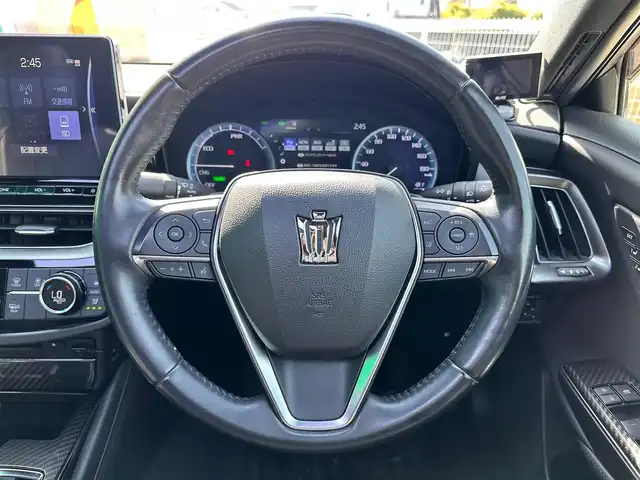 トヨタ クラウン ハイブリッド RS アドバンス 宮城県 2020(令2)年 2.5万km プレシャスホワイトパール セーフティパッケージプラス/・デジタルインナーミラー/・パーキングサポートブレーキ/リアカメラディテクション/・パノラミックビューモニター/ムーンルーフ/AC100V/1500Wコンセント/＝＝＝/セーフティセンス/・プリクラッシュセーフティ/・レーントレーシングアシスト/・レーダークルーズコントロール/・アダプティブハイビームシステム/・ロードサインアシスト/・先行車発進告知機能/・ドライバー異常時対応システム/ブラインドスポットモニター/リアクロストラフィックオートブレーキ/リアクロストラフィックアラート/ヘッドアップディスプレイ/純正12.3インチナビ/・CD/DVD/・Bluetooth/・フルセグTV/ビルトインETC2.0/ドライブレコーダー/レザーシート/シートヒーター/ベンチレーション/パワーシート/ステアリングヒーター/パドルシフト/電動パーキングブレーキ/ブレーキホールド/LEDヘッドライト/シーケンシャルターンランプ/フォグランプ/オートライト/純正18インチAW/純正フロアマット/純正ドアバイザー