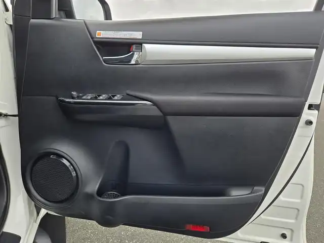 トヨタ ハイラックス Z 鹿児島県 2021(令3)年 4万km スーパーホワイトⅡ GRロールバー　/GRマッドガード　/GRマフラー/レーダークルーズコントロール　/ＥＴＣ　/純正ＳＤナビ（ＮＳＣＰ－Ｗ６８）　/Ｂｌｕｅｔｏｏｔｈオーディオ　/前後コーナーセンサー　/ヒルディセントコントロール/ＭＴモード付きＡＴ/プッシュスタート/スマートキー/アイドリングストップ/レーンキープアシスト/横滑り防止装置/デフロック/エアバッグ(W+サイド)