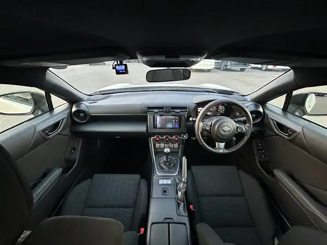 トヨタ ＧＲ８６ SZ 岡山県 2022(令4)年 2.2万km クリスタルホワイトパール 登録時走行距離21199km/TRDエアロスタビライジングカバー/カロッツェリアディスプレイオーディオ/(AM.FM.CD.DVD.BT)/バックカメラ/FUJITSUBOマフラー/車高調/社外トランクスポイラー/社外リアバンパーライト/ETC/前後ドライブレコーダー/横滑り防止装置/クルーズコントロール/オートライト/17インチ純正AW/取説/保証書/スペアキー