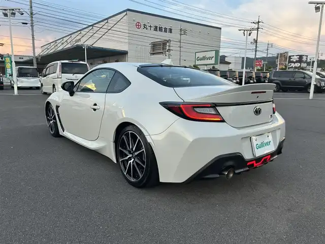 トヨタ ＧＲ８６ SZ 岡山県 2022(令4)年 2.2万km クリスタルホワイトパール 登録時走行距離21199km/TRDエアロスタビライジングカバー/カロッツェリアディスプレイオーディオ/(AM.FM.CD.DVD.BT)/バックカメラ/FUJITSUBOマフラー/車高調/社外トランクスポイラー/社外リアバンパーライト/ETC/前後ドライブレコーダー/横滑り防止装置/クルーズコントロール/オートライト/17インチ純正AW/取説/保証書/スペアキー