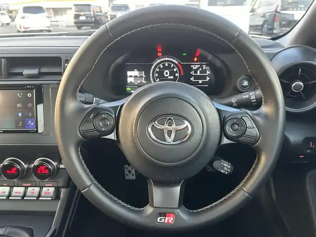 トヨタ ＧＲ８６ SZ 岡山県 2022(令4)年 2.2万km クリスタルホワイトパール 登録時走行距離21199km/TRDエアロスタビライジングカバー/カロッツェリアディスプレイオーディオ/(AM.FM.CD.DVD.BT)/バックカメラ/FUJITSUBOマフラー/車高調/社外トランクスポイラー/社外リアバンパーライト/ETC/前後ドライブレコーダー/横滑り防止装置/クルーズコントロール/オートライト/17インチ純正AW/取説/保証書/スペアキー