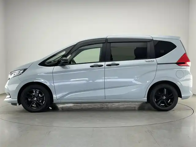 ホンダ フリード G ブラックスタイル 愛知県 2023(令5)年 3.2万km フィヨルドミストパール 純正９型ナビ　フルセグＴＶ　Ｂｌｕｅｔｏｏｔｈ　カープレイ　バックカメラ　シートヒーター　純正前後ドラレコ　ホンダセンシング　衝突軽減装置　追従クルコン　ハンドル支援　両側パワースライドドア ブラックスタイル専用アルミホイール　禁煙車