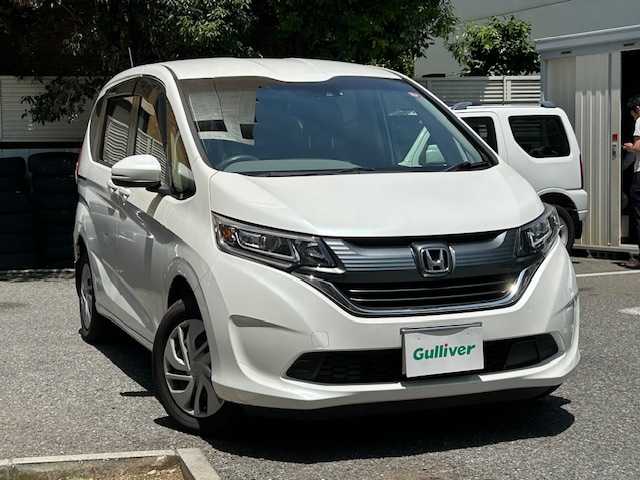 ホンダ フリード G ホンダセンシング 東京都 2016(平28)年 7.8万km ホワイトオーキッドパール 登録時走行77985km/ホンダセンシング/・CMBS（衝突軽減ブレーキ）/・歩行者事故低減ステアリング/・アダプティブクルーズコントロール/・LKAS（車線維持支援システム）/・路外逸脱抑制機能/・誤発進抑制機能/・先行車発進お知らせ機能/・標識認識脳/・マルチインフォメーションディスプレイ/4WD/LEDライト/純正メモリーナビ・フルセグTV/バックカメラ/両側パワースライドドア/ビルトインETC/H29.30.R1.2.3.5年記録簿/保証書・取説/スペアキー