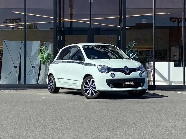 ルノー トゥインゴ ラ・パリジェンヌ 福岡県 2019(令1)年 3.3万km Ｌグリーン ・純正ナビ/BT/USB/・バックカメラ/・ハーフレザー/シートヒーター/・フルセグ/・ETC/・純正16AW/・取扱説明書