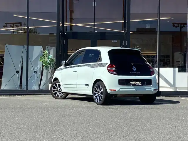 ルノー トゥインゴ ラ・パリジェンヌ 福岡県 2019(令1)年 3.3万km Ｌグリーン ・純正ナビ/BT/USB/・バックカメラ/・ハーフレザー/シートヒーター/・フルセグ/・ETC/・純正16AW/・取扱説明書