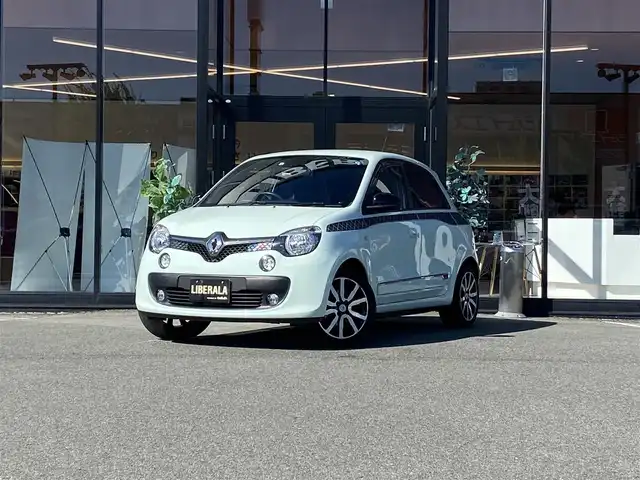 ルノー トゥインゴ ラ・パリジェンヌ 福岡県 2019(令1)年 3.3万km Ｌグリーン ・純正ナビ/BT/USB/・バックカメラ/・ハーフレザー/シートヒーター/・フルセグ/・ETC/・純正16AW/・取扱説明書