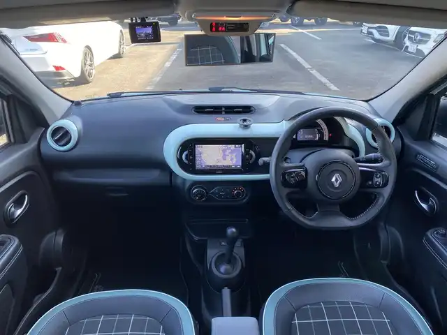 ルノー トゥインゴ ラ・パリジェンヌ 福岡県 2019(令1)年 3.3万km Ｌグリーン ・純正ナビ/BT/USB/・バックカメラ/・ハーフレザー/シートヒーター/・フルセグ/・ETC/・純正16AW/・取扱説明書