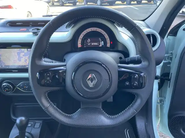 ルノー トゥインゴ ラ・パリジェンヌ 福岡県 2019(令1)年 3.3万km Ｌグリーン ・純正ナビ/BT/USB/・バックカメラ/・ハーフレザー/シートヒーター/・フルセグ/・ETC/・純正16AW/・取扱説明書