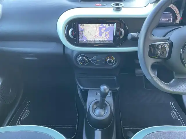 ルノー トゥインゴ ラ・パリジェンヌ 福岡県 2019(令1)年 3.3万km Ｌグリーン ・純正ナビ/BT/USB/・バックカメラ/・ハーフレザー/シートヒーター/・フルセグ/・ETC/・純正16AW/・取扱説明書