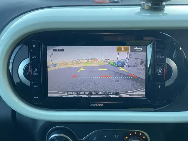 ルノー トゥインゴ ラ・パリジェンヌ 福岡県 2019(令1)年 3.3万km Ｌグリーン ・純正ナビ/BT/USB/・バックカメラ/・ハーフレザー/シートヒーター/・フルセグ/・ETC/・純正16AW/・取扱説明書