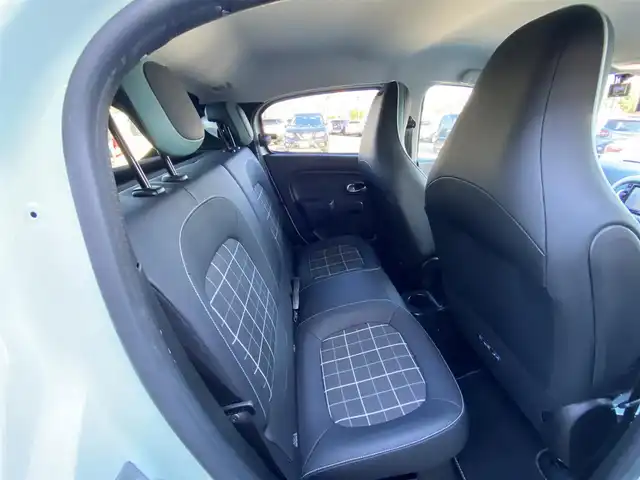 ルノー トゥインゴ ラ・パリジェンヌ 福岡県 2019(令1)年 3.3万km Ｌグリーン ・純正ナビ/BT/USB/・バックカメラ/・ハーフレザー/シートヒーター/・フルセグ/・ETC/・純正16AW/・取扱説明書