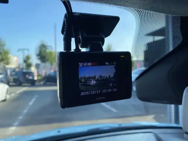 ルノー トゥインゴ ラ・パリジェンヌ 福岡県 2019(令1)年 3.3万km Ｌグリーン ・純正ナビ/BT/USB/・バックカメラ/・ハーフレザー/シートヒーター/・フルセグ/・ETC/・純正16AW/・取扱説明書