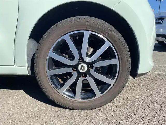 ルノー トゥインゴ ラ・パリジェンヌ 福岡県 2019(令1)年 3.3万km Ｌグリーン ・純正ナビ/BT/USB/・バックカメラ/・ハーフレザー/シートヒーター/・フルセグ/・ETC/・純正16AW/・取扱説明書