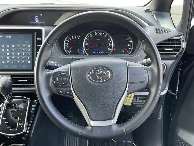 トヨタ ヴォクシー ZS 煌Ⅱ 岡山県 2016(平28)年 4.1万km ブラッキッシュアゲハガラスフレーク 純正10インチナビ　NSZN-Z66T/フルセグTV、CD、DVD、AM、FM、Bluetooth/バックカメラ/ビルトインETC/両側パワースライドドア/トヨタセーフティセンス/・プリクラッシュセーフティ/・レーンディパーチャーアラート/・オートマチックハイビーム/ドライブレコーダー