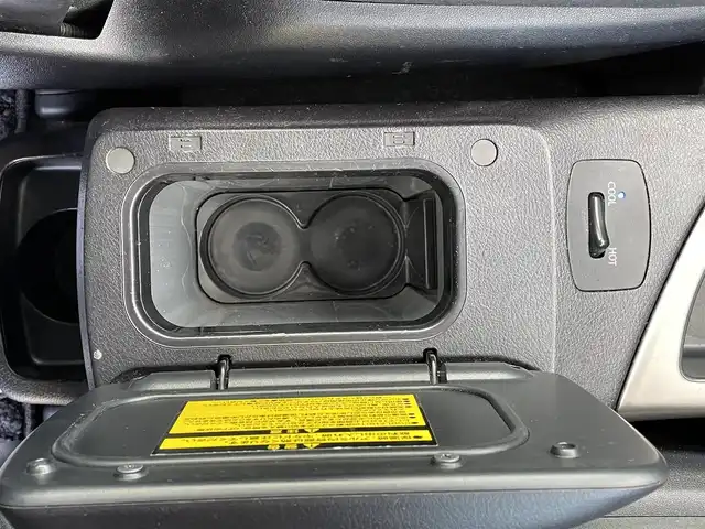 トヨタ ヴォクシー ZS 煌Ⅱ 岡山県 2016(平28)年 4.1万km ブラッキッシュアゲハガラスフレーク 純正10インチナビ　NSZN-Z66T/フルセグTV、CD、DVD、AM、FM、Bluetooth/バックカメラ/ビルトインETC/両側パワースライドドア/トヨタセーフティセンス/・プリクラッシュセーフティ/・レーンディパーチャーアラート/・オートマチックハイビーム/ドライブレコーダー