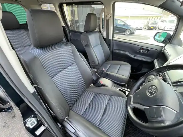 トヨタ ヴォクシー ZS 煌Ⅱ 岡山県 2016(平28)年 4.1万km ブラッキッシュアゲハガラスフレーク 純正10インチナビ　NSZN-Z66T/フルセグTV、CD、DVD、AM、FM、Bluetooth/バックカメラ/ビルトインETC/両側パワースライドドア/トヨタセーフティセンス/・プリクラッシュセーフティ/・レーンディパーチャーアラート/・オートマチックハイビーム/ドライブレコーダー