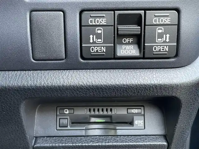 トヨタ ヴォクシー ZS 煌Ⅱ 岡山県 2016(平28)年 4.1万km ブラッキッシュアゲハガラスフレーク 純正10インチナビ　NSZN-Z66T/フルセグTV、CD、DVD、AM、FM、Bluetooth/バックカメラ/ビルトインETC/両側パワースライドドア/トヨタセーフティセンス/・プリクラッシュセーフティ/・レーンディパーチャーアラート/・オートマチックハイビーム/ドライブレコーダー