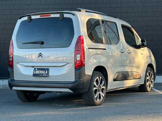 シトロエン シトロエン ベルランゴ シャイン XTRパック 埼玉県 2021(令3)年 4.8万km グレー マルチパノラマルーフ　/ディスプレイオーディオ/スマートエントリーキー/ＡＣＣ　/ＬＫＡ　/ＢＳＭ　/バックカメラ　/ドラレコ　/ＡｐｐｌｅＣａｒｐｌａｙ　/Ｂｌｕｅｔｏｏｔｈ　/ＡＡＣ　/ＥＴＣ　/両側スライドドア　/ルーフレール