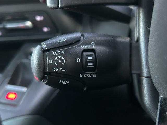 シトロエン シトロエン ベルランゴ シャイン XTRパック 埼玉県 2021(令3)年 4.8万km グレー マルチパノラマルーフ　/ディスプレイオーディオ/スマートエントリーキー/ＡＣＣ　/ＬＫＡ　/ＢＳＭ　/バックカメラ　/ドラレコ　/ＡｐｐｌｅＣａｒｐｌａｙ　/Ｂｌｕｅｔｏｏｔｈ　/ＡＡＣ　/ＥＴＣ　/両側スライドドア　/ルーフレール