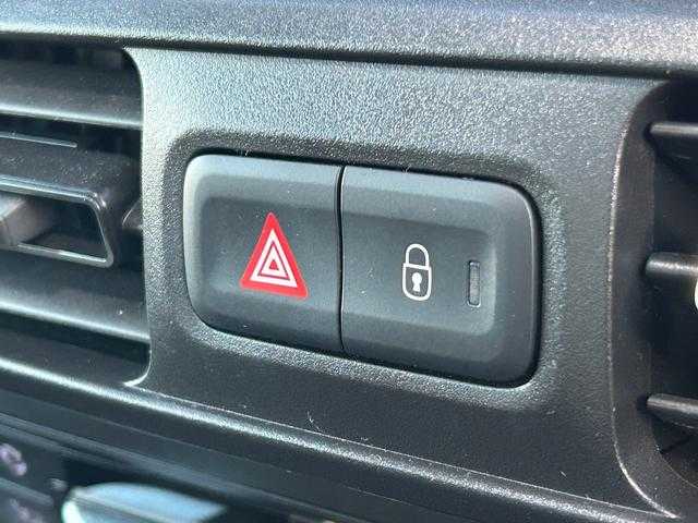 シトロエン シトロエン ベルランゴ シャイン XTRパック 埼玉県 2021(令3)年 4.8万km グレー マルチパノラマルーフ　/ディスプレイオーディオ/スマートエントリーキー/ＡＣＣ　/ＬＫＡ　/ＢＳＭ　/バックカメラ　/ドラレコ　/ＡｐｐｌｅＣａｒｐｌａｙ　/Ｂｌｕｅｔｏｏｔｈ　/ＡＡＣ　/ＥＴＣ　/両側スライドドア　/ルーフレール