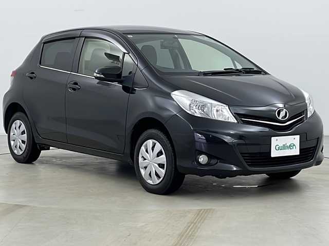 トヨタ ヴィッツ ジュエラ 道央・札幌 2013(平25)年 4.9万km ブラックマイカ 4WD/寒冷地仕様/社外メモリナビ/ CD/DVD/USB/AUX/1セグ/バックカメラ/エンジンスターター /リモコンキー/ドアバイザー/ウィンカーミラー/フォグライト/フロントデアイサー/フロアマット