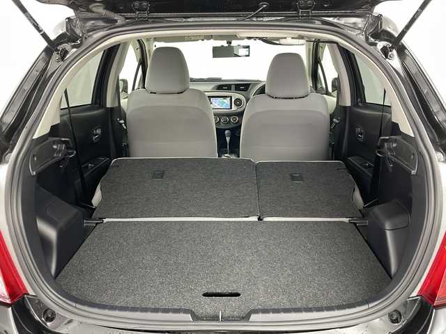 トヨタ ヴィッツ ジュエラ 道央・札幌 2013(平25)年 4.9万km ブラックマイカ 4WD/寒冷地仕様/社外メモリナビ/ CD/DVD/USB/AUX/1セグ/バックカメラ/エンジンスターター /リモコンキー/ドアバイザー/ウィンカーミラー/フォグライト/フロントデアイサー/フロアマット