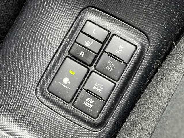 トヨタ アクア S スタイルブラック 新潟県 2016(平28)年 5.4万km ディープアメジストマイカメタリック トヨタセーフティセンス/前席シートヒーター/リアバイザー/ドアバイザー/LEDヘッドライト/バックモニター/スマートキー/Bluetooth/電核ミラー/純正タイヤ15インチ/バックモニター/スマートキー