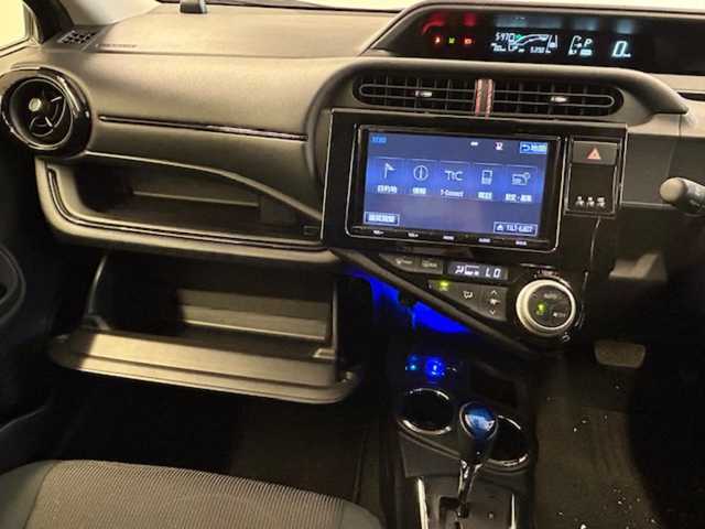 トヨタ アクア S スタイルブラック 静岡県 2016(平28)年 5.4万km ディープアメジストマイカメタリック (株)IDOMが運営する【じしゃロン浜松店】の自社ローン専用車両になりますこちらは現金またはオートローンご利用時の価格です。自社ローンご希望の方は別途その旨お申付け下さい/トヨタセーフティセンス/前席シートヒーター/リアバイザー/ドアバイザー/LEDヘッドライト/バックモニター/スマートキー/Bluetooth/電核ミラー/純正タイヤ15インチ/バックモニター/スマートキー