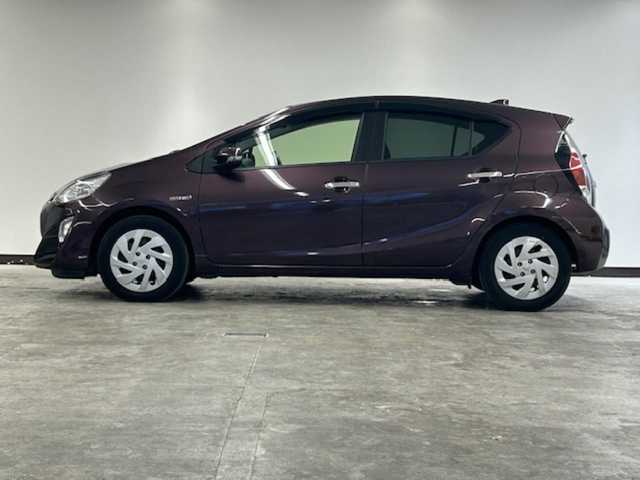 トヨタ アクア S スタイルブラック 静岡県 2016(平28)年 5.4万km ディープアメジストマイカメタリック (株)IDOMが運営する【じしゃロン浜松店】の自社ローン専用車両になりますこちらは現金またはオートローンご利用時の価格です。自社ローンご希望の方は別途その旨お申付け下さい/トヨタセーフティセンス/前席シートヒーター/リアバイザー/ドアバイザー/LEDヘッドライト/バックモニター/スマートキー/Bluetooth/電核ミラー/純正タイヤ15インチ/バックモニター/スマートキー