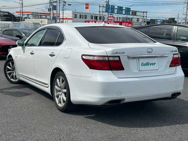 レクサス ＬＳ 460 Iパッケージ 千葉県 2007(平19)年 7.2万km ホワイトパールクリスタルシャイン 純正ナビ/バックカメラ/CD/DVD/HDD再生/前席メモリ付きパワーシート/前席シートヒーター・エアシート/サンルーフ/クルーズコントロール/スペアキー