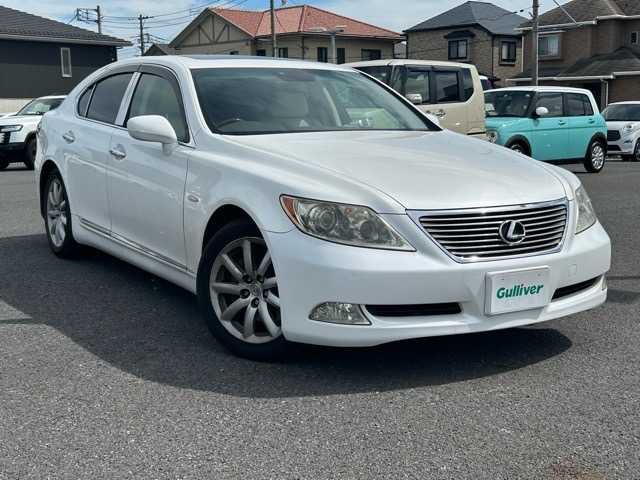 レクサス ＬＳ 460 Iパッケージ 千葉県 2007(平19)年 7.2万km ホワイトパールクリスタルシャイン 純正ナビ/バックカメラ/CD/DVD/HDD再生/前席メモリ付きパワーシート/前席シートヒーター・エアシート/サンルーフ/クルーズコントロール/スペアキー