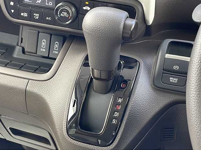 ホンダ Ｎ ＢＯＸ L 山形県 2022(令4)年 1.8万km プラチナホワイトパール ワンオーナー/禁煙車/Honda SENSING/・衝突軽減ブレーキ（ＣＭＢＳ）/・路外逸脱抑制機能/・先行車発進お知らせ機能/・アダプティブクルーズコントロール（ＡＣＣ）/・車線維持支援システム（ＬＫＡＳ）/・標識認識機能/・誤発進抑制機能/片側パワースライド/社外ディスプレイオーディオ/（AM/FM/BT/CD/DVD/AUX)/バックカメラ/シートヒーター/純正エンジンスターター/LEDヘッドライト/電動パーキングブレーキ/オートホールド/プッシュスタート/スマートキー×2