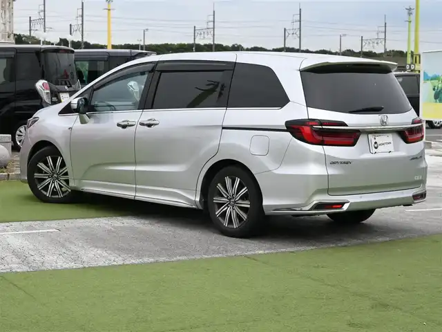 ホンダ オデッセイ アブソルート 千葉県 2021(令3)年 5.4万km スーパープラチナメタリック 215/60R17/ホンダセンシング/・衝突軽減ブレーキ（CMBS）/・車線維持支援システム（LKAS）/・アダプティブクルーズコントロール（ACC）/・後方誤発進抑制機能/・誤発進抑制機能/両側パワースライドドア/純正コネクトナビ/地デジTV/【DVD/CD再生機能　Bluetooth接続】/マルチビューカメラシステム/運転席パワーシート/ハーフレザーシート/ドライブレコーダー（前後撮影）/革巻きステアリング/ステアリングスイッチ/パドルシフト/ETC/LEDヘッドライト/フォグライト/ウインカーミラー/コーナーセンサー/純正17インチアルミホイル/サイド/カーテンエアバッグ/Honda スマートキー