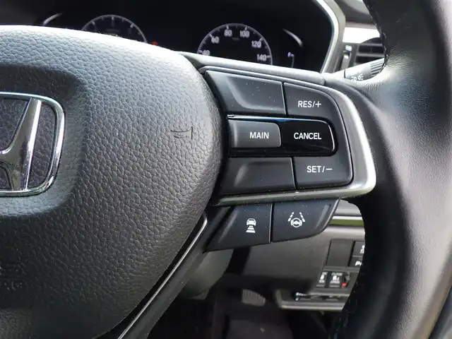 ホンダ オデッセイ アブソルート 千葉県 2021(令3)年 5.4万km スーパープラチナメタリック 215/60R17/ホンダセンシング/・衝突軽減ブレーキ（CMBS）/・車線維持支援システム（LKAS）/・アダプティブクルーズコントロール（ACC）/・後方誤発進抑制機能/・誤発進抑制機能/両側パワースライドドア/純正コネクトナビ/地デジTV/【DVD/CD再生機能　Bluetooth接続】/マルチビューカメラシステム/運転席パワーシート/ハーフレザーシート/ドライブレコーダー（前後撮影）/革巻きステアリング/ステアリングスイッチ/パドルシフト/ETC/LEDヘッドライト/フォグライト/ウインカーミラー/コーナーセンサー/純正17インチアルミホイル/サイド/カーテンエアバッグ/Honda スマートキー