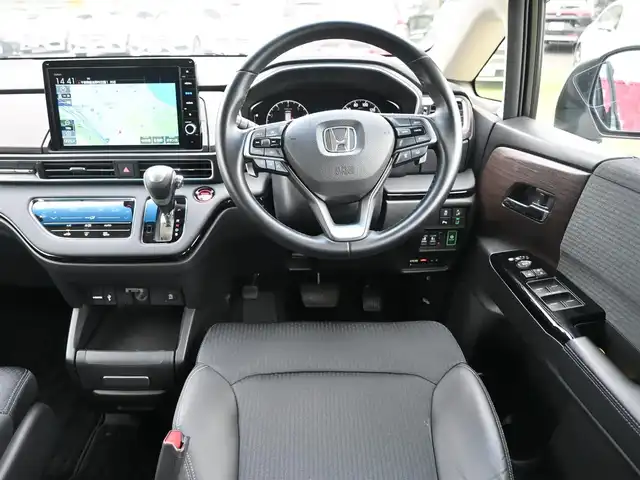ホンダ オデッセイ アブソルート 千葉県 2021(令3)年 5.4万km スーパープラチナメタリック 215/60R17/ホンダセンシング/・衝突軽減ブレーキ（CMBS）/・車線維持支援システム（LKAS）/・アダプティブクルーズコントロール（ACC）/・後方誤発進抑制機能/・誤発進抑制機能/両側パワースライドドア/純正コネクトナビ/地デジTV/【DVD/CD再生機能　Bluetooth接続】/マルチビューカメラシステム/運転席パワーシート/ハーフレザーシート/ドライブレコーダー（前後撮影）/革巻きステアリング/ステアリングスイッチ/パドルシフト/ETC/LEDヘッドライト/フォグライト/ウインカーミラー/コーナーセンサー/純正17インチアルミホイル/サイド/カーテンエアバッグ/Honda スマートキー