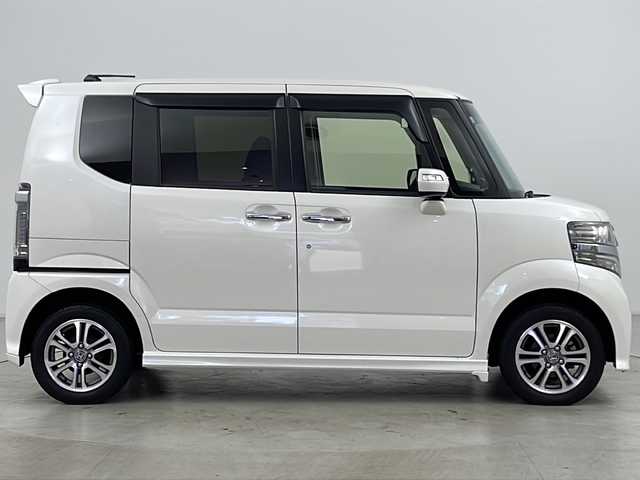 ホンダ Ｎ ＢＯＸ カスタム G Lパッケージ 道央・札幌 2017(平29)年 3.8万km プレミアムホワイトパールⅡ ・４ＷＤ/・社外フローティングナビ＆ＴＶ＆ＢＴ＆ＤＶＤ＆ＣＤ/・バックカメラ/・ＣＴＢＡ/・両側電動スライドドア/・社外レーダー/・社外ドライブレコーダー/・前席シートヒーター/・ステアリングヒーター/・ビルトインＥＴＣ/・ＨＩＤヘッドライト/・フォグランプ/・ベンチシート/・ドアミラーヒーター/・純正１４インチアルミ