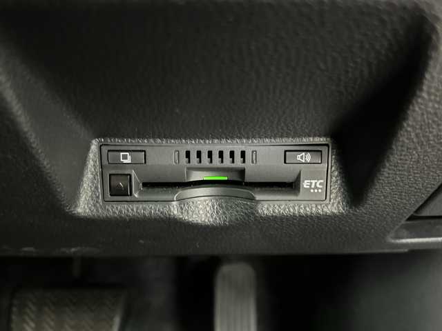 トヨタ ヤリスクロス ハイブリッド G 愛知県 2022(令4)年 6.1万km センシュアルレッドマイカ 禁煙車/ワンオーナー/純正8インチディスプレイオーディオ/（AM/FM/Bluetooth/フルセグTV/USB)/バックカメラ/トヨタセーフティセンス/・プリクラッシュセーフティ/・レーントレーシングアシスト/・パーキングサポートブレーキ/・パーキングセンサー/・レーダークルーズコントロール/・オートマチックハイビーム/・ロードサインアシスト/ETC/パワーバックドア/純正16インチアルミホイール/スマートキー/スペアキー1本/プッシュスタート/LEDヘッドライト/フロントフォグランプ/純正フロアマット/電子パーキングブレーキ/オートホールド/横滑り防止装置/電動格納ミラー