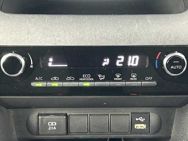 トヨタ ヤリスクロス ハイブリッド G 愛知県 2022(令4)年 6.1万km センシュアルレッドマイカ 禁煙車/ワンオーナー/純正8インチディスプレイオーディオ/（AM/FM/Bluetooth/フルセグTV/USB)/バックカメラ/トヨタセーフティセンス/・プリクラッシュセーフティ/・レーントレーシングアシスト/・パーキングサポートブレーキ/・パーキングセンサー/・レーダークルーズコントロール/・オートマチックハイビーム/・ロードサインアシスト/ETC/パワーバックドア/純正16インチアルミホイール/スマートキー/スペアキー1本/プッシュスタート/LEDヘッドライト/フロントフォグランプ/純正フロアマット/電子パーキングブレーキ/オートホールド/横滑り防止装置/電動格納ミラー