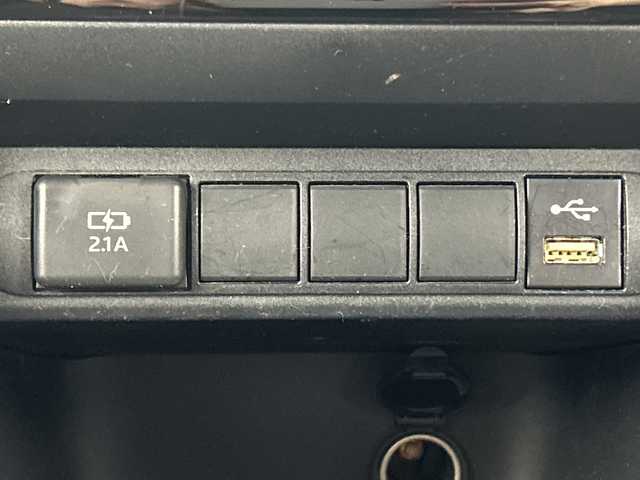 トヨタ ヤリスクロス ハイブリッド G 愛知県 2022(令4)年 6.1万km センシュアルレッドマイカ 禁煙車/ワンオーナー/純正8インチディスプレイオーディオ/（AM/FM/Bluetooth/フルセグTV/USB)/バックカメラ/トヨタセーフティセンス/・プリクラッシュセーフティ/・レーントレーシングアシスト/・パーキングサポートブレーキ/・パーキングセンサー/・レーダークルーズコントロール/・オートマチックハイビーム/・ロードサインアシスト/ETC/パワーバックドア/純正16インチアルミホイール/スマートキー/スペアキー1本/プッシュスタート/LEDヘッドライト/フロントフォグランプ/純正フロアマット/電子パーキングブレーキ/オートホールド/横滑り防止装置/電動格納ミラー