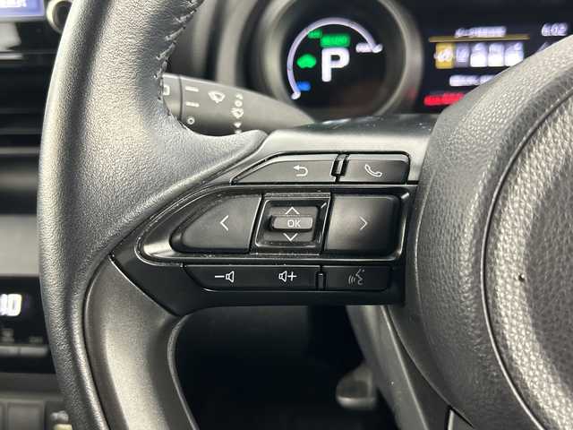 トヨタ ヤリスクロス ハイブリッド G 愛知県 2022(令4)年 6.1万km センシュアルレッドマイカ 禁煙車/ワンオーナー/純正8インチディスプレイオーディオ/（AM/FM/Bluetooth/フルセグTV/USB)/バックカメラ/トヨタセーフティセンス/・プリクラッシュセーフティ/・レーントレーシングアシスト/・パーキングサポートブレーキ/・パーキングセンサー/・レーダークルーズコントロール/・オートマチックハイビーム/・ロードサインアシスト/ETC/パワーバックドア/純正16インチアルミホイール/スマートキー/スペアキー1本/プッシュスタート/LEDヘッドライト/フロントフォグランプ/純正フロアマット/電子パーキングブレーキ/オートホールド/横滑り防止装置/電動格納ミラー